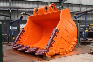 Hitachi EX3600 Bucket Rebuild